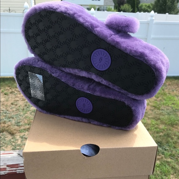 UGG Fuzz Yeah Slippers - Picture 7 of 11